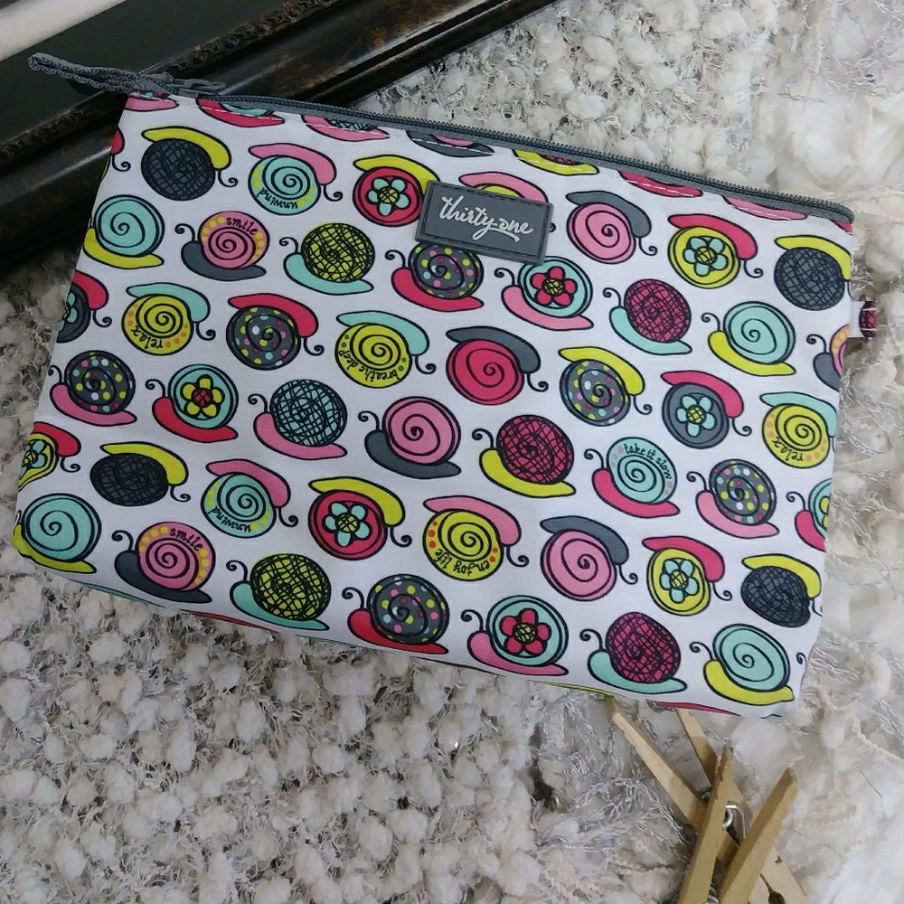 🐌 Thirty One Snail Pouch!